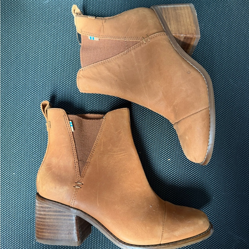 TOMS Ella Chelsea Booties Tan Leather Size 6.5
